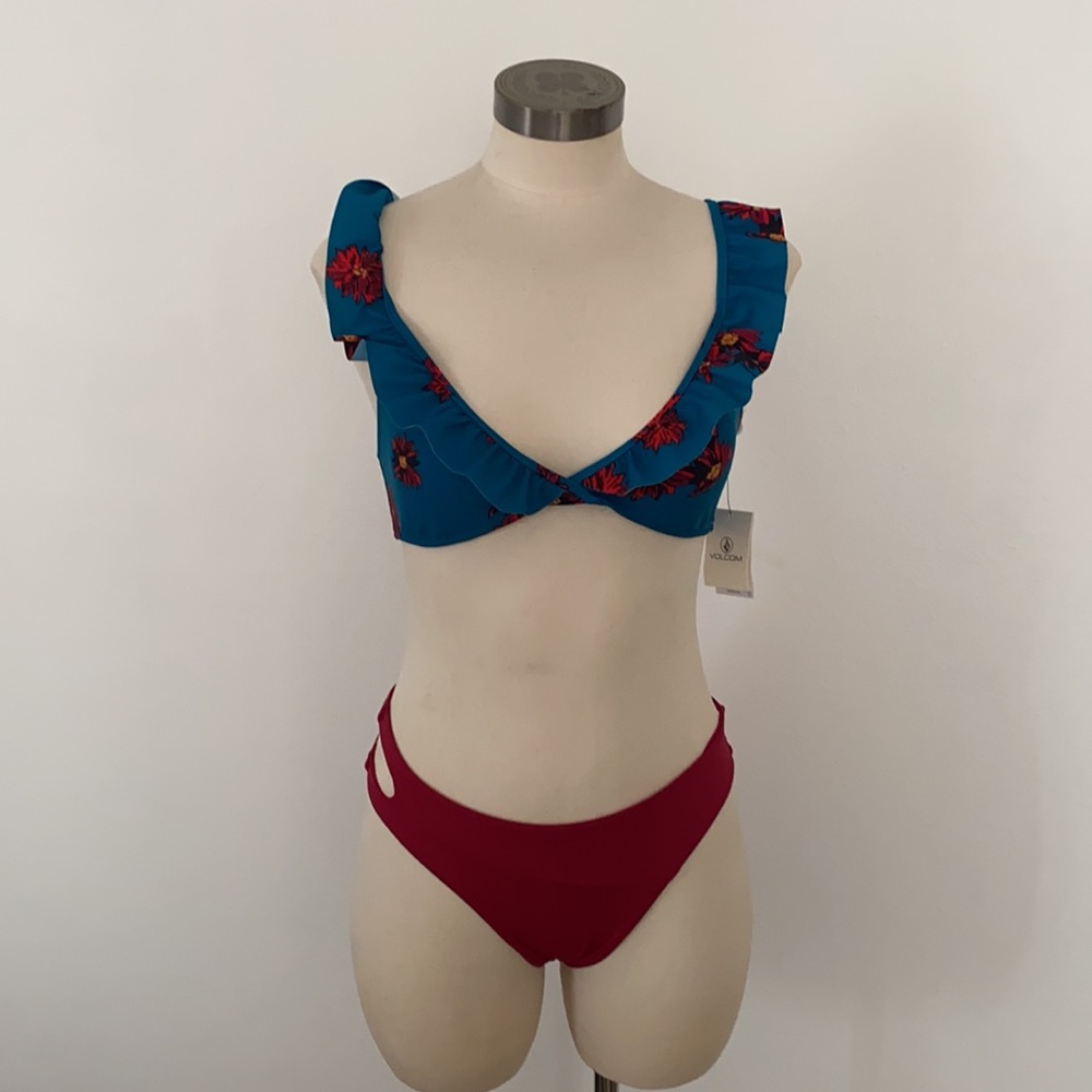 Volcom bikini top and bottom NWT